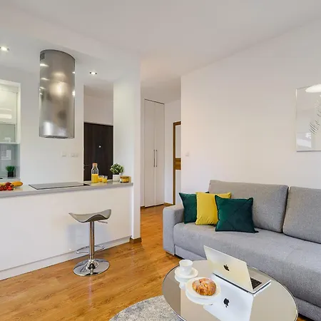 Cozy Family Apartments With Balcony Near Zlote Tarasy Warszawa Zewnętrze zdjęcie