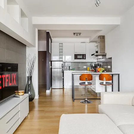 Cozy Family Apartments With Balcony Near Zlote Tarasy Warszawa Zewnętrze zdjęcie