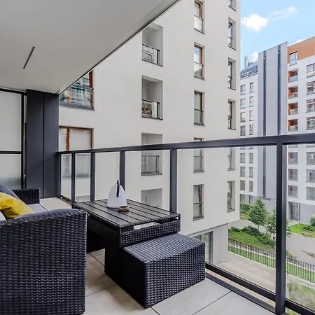 Cozy Family Apartments With Balcony Near Zlote Tarasy Warszawa Zewnętrze zdjęcie