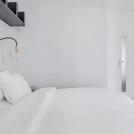 Cozy Family Apartments With Balcony Near Zlote Tarasy Warszawa Zewnętrze zdjęcie